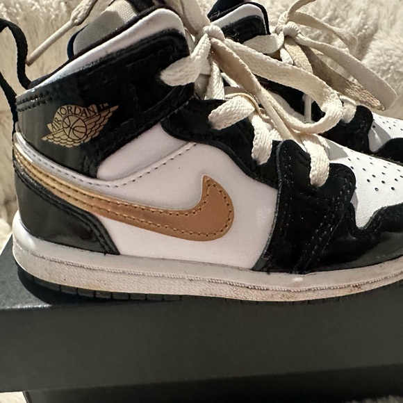 Jordan 1 Mid - Picture 1 of 4